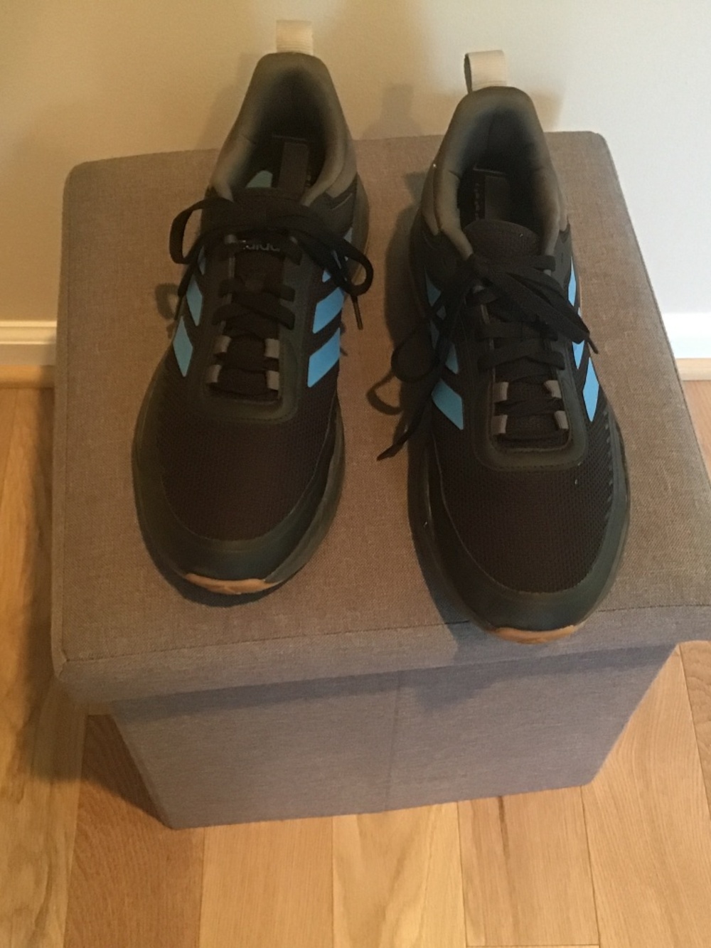 ADIDAS Trainer V black and blue size 11 gym/training athletic shoes